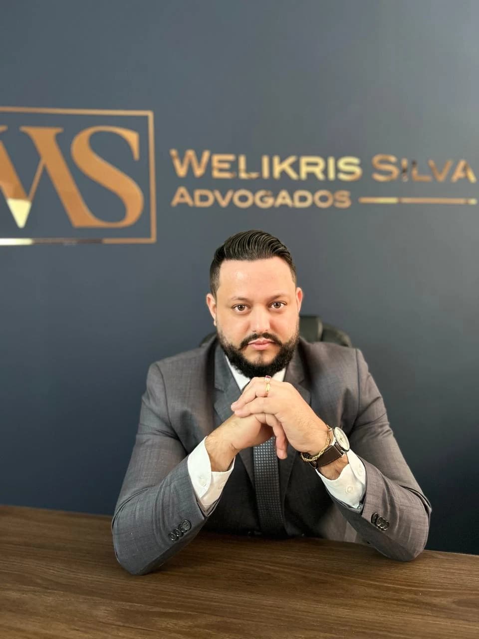 Dr. Welikris Silva no escritório